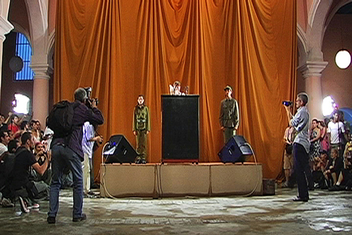 Tania-Bruguera,-Tatlin’s-Whisper-#6-(Havana-Version,-2009)_Colección-Solomon-R.-Guggenheim-Museum,-New-York,-a-través-del-Guggenheim-UBS-MAP-Purchase-Fund,-2014