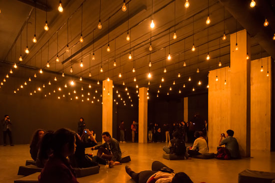 Lozano-Hemmer-pulse_room_bogota_2014_om_004