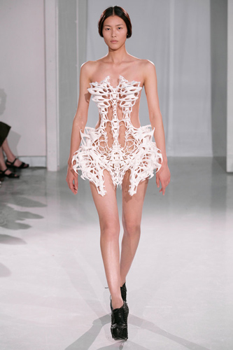 Capriole-Iris-Van-Herpen-yatzer-11