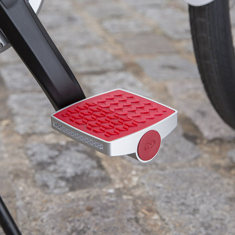 Connected-cycle-anti-theft-pedal_dezeen_468_2