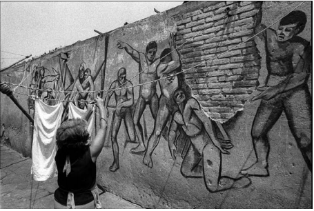 Contexto patio murales, Pedro Meyer 1979