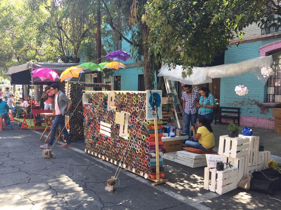 E3, Peatones estacionados para Parque(ando) (2012). Cortesía de Jaime Durón