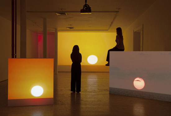 Andrea Galvani, Installation view of The End [Action #1] (2013-15). Cortesía del artista y Art in General, New York. Fotografía- © Charles Benton, 2015