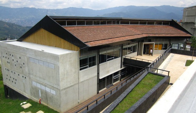 Taller de Diseño de la Empresa de Desarrollo Urbano, Parque Biblioteca José Horacio Betancur (2011) en San Antonio de Prado, Colombia