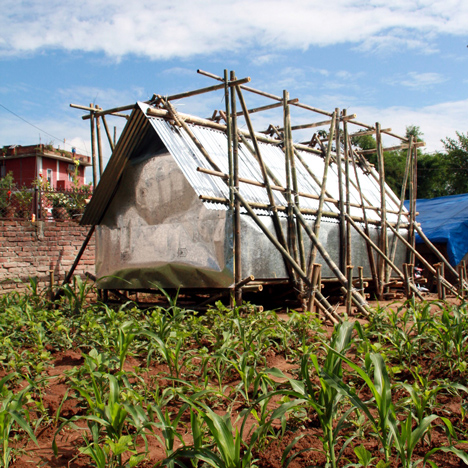 Temporary-shelter-earthquake-victims-Nepal-Charles-Lai-and-Takehiko-Suzuki-_dezeen_sqa