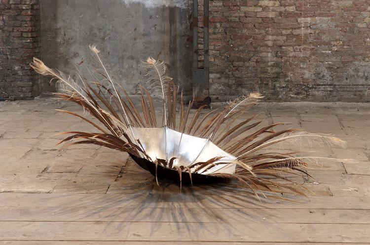 Abraham Cruzvillegas, La polar (2002). Tomada del sitio web de kurimanzutto