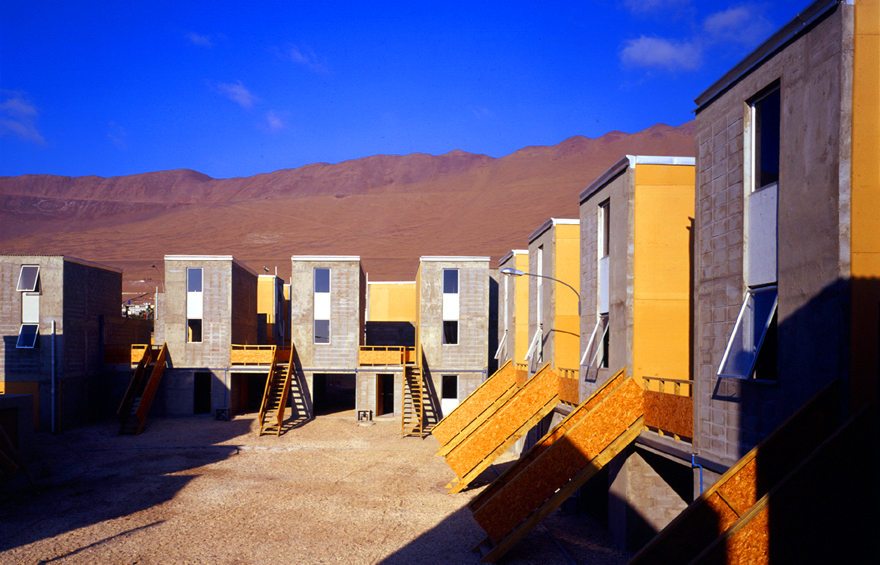 Construcciones en terrenos desérticos. Edificios del siglo XXI. 