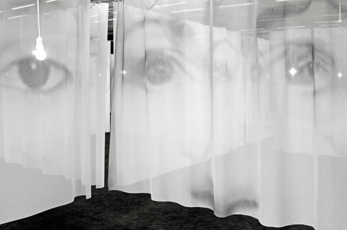 Christian Boltanski, La salle des pendus (2015)
