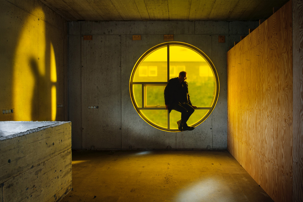 Midnight Sun (Playtime) (2013). © Endura Ultra Photograph. Collection De Pont Museum
