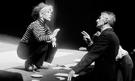 CUERPO-Samuel-Beckett-with-Billie-Whitelaw-in-Not-I,-at-the-Royal-Court-in-1979