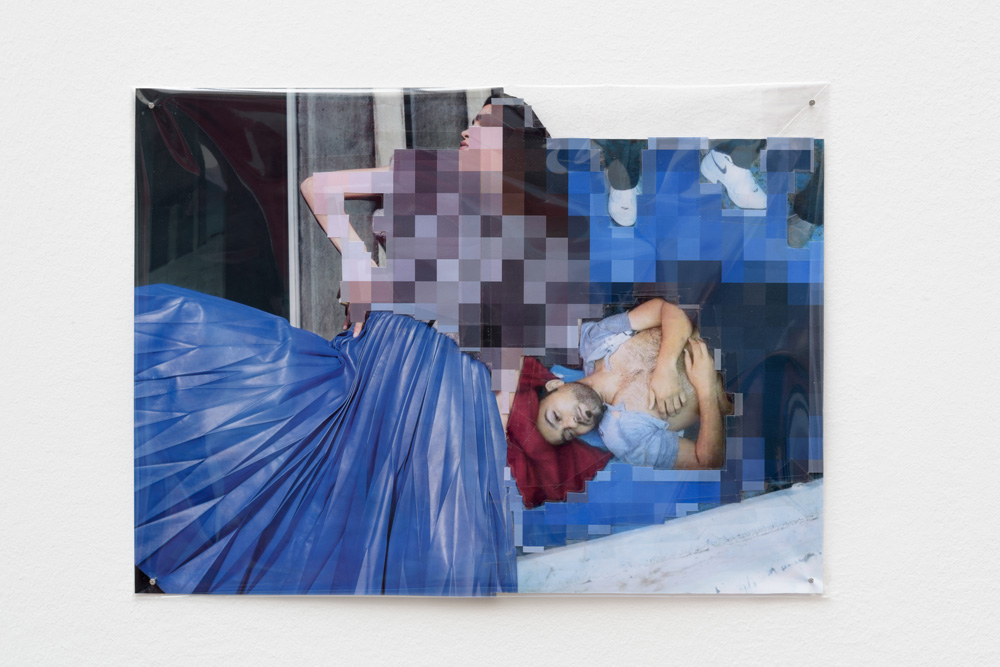 Thomas Hirschhorn, Pixel-Collage No. 14 (2015). Impresiones sobre plástico con imágenes fotográficas de escenas violentas. © Florian Kleinefenn. Cortesía del artista y de la Galería Chantal Crousel