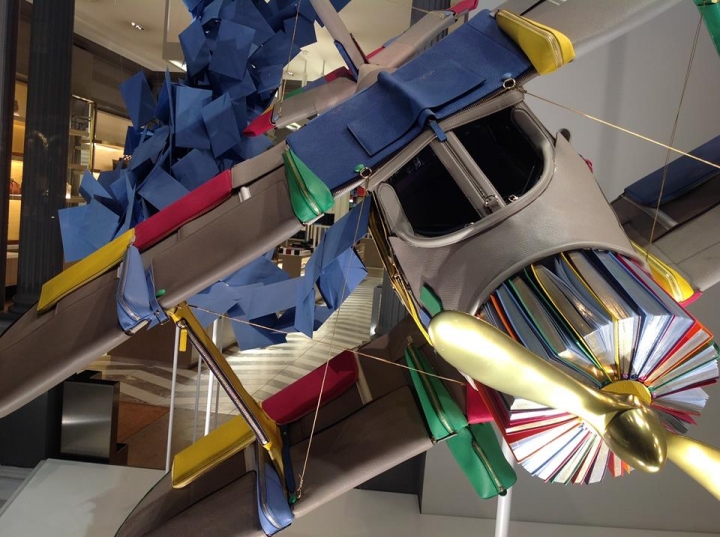 smythson-windows-display-the-history-of-travel-1406708175-0