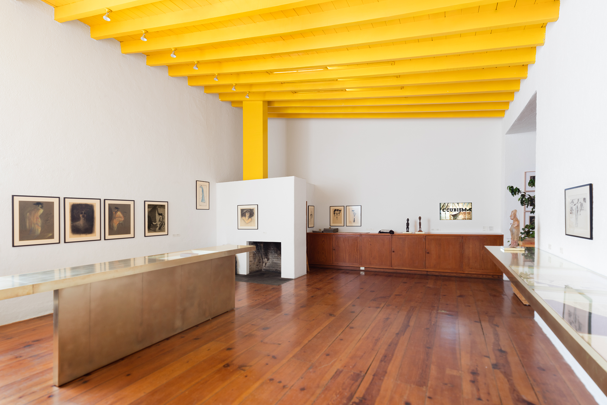 Vista de la exposición Marius de Zayas (2016). Casa Luis Barragán, Ciudad de México. Cortesía del Taller de Arquitectura Frida Escobedo