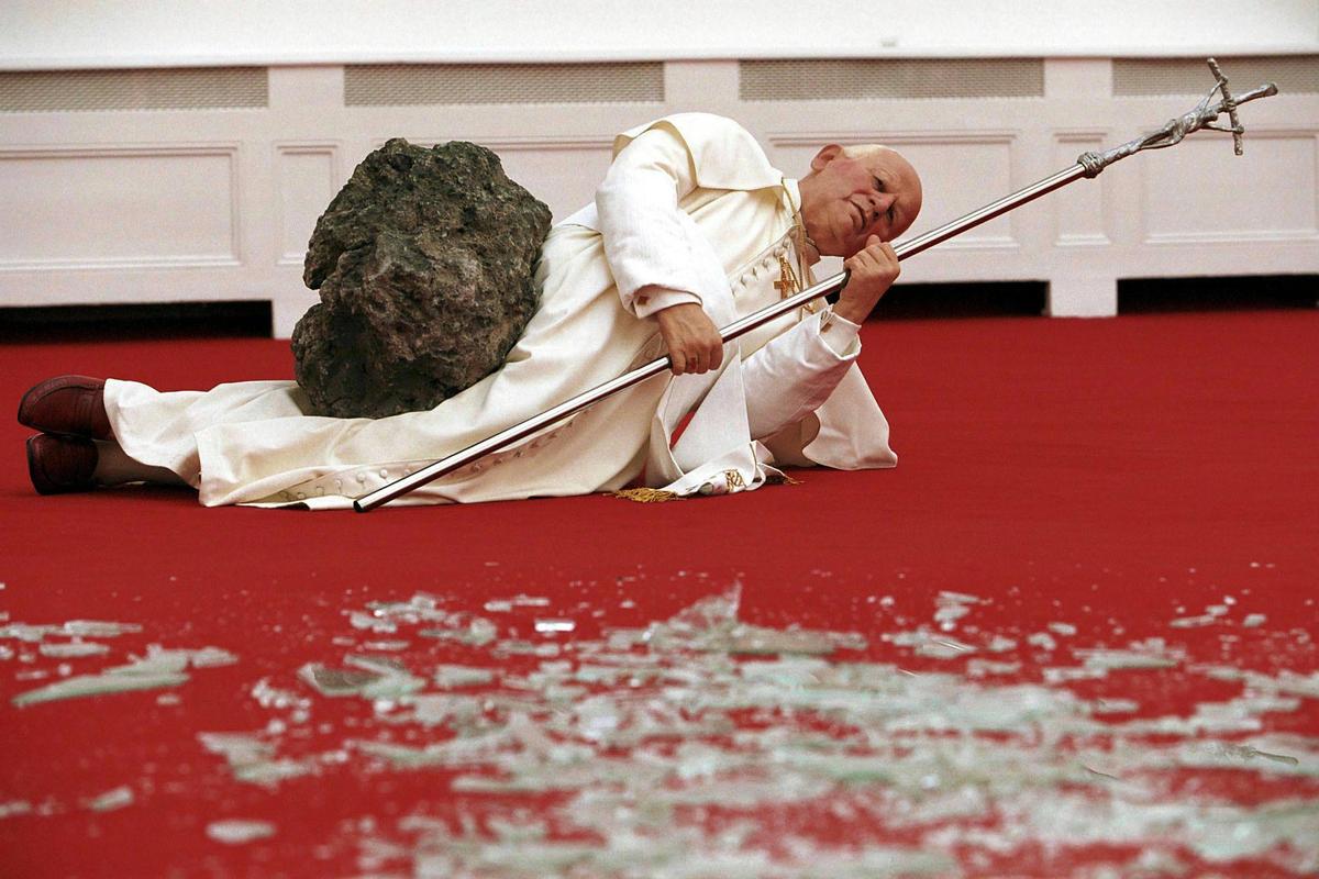 Maurizio Cattelan, La hora nona (1999). Imagen tomada de collezionedatiffany.com