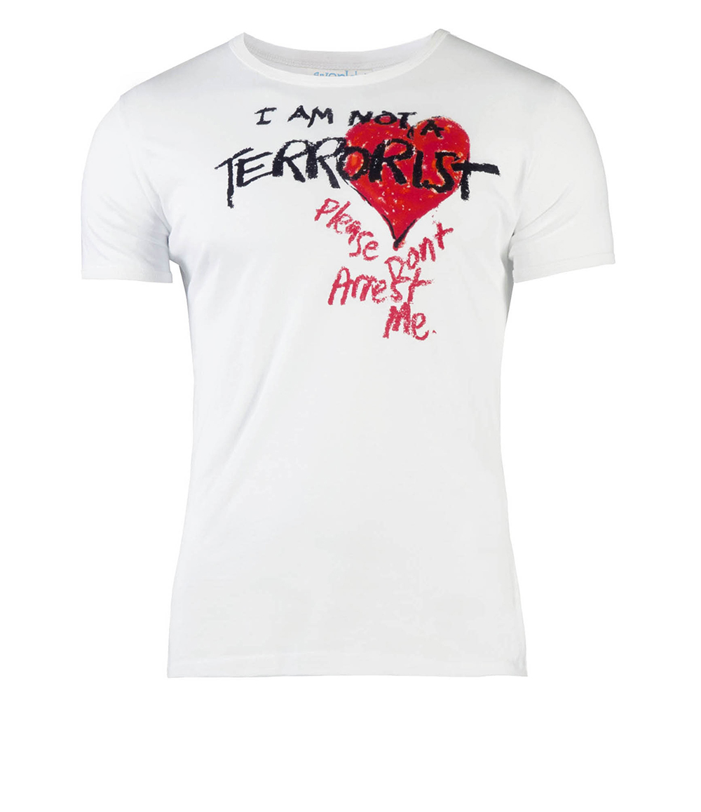 Vivienne Westwood, I am not a terrorist. Please don’t arrest me (2005). Imagen tomada de viviennewestwood.com