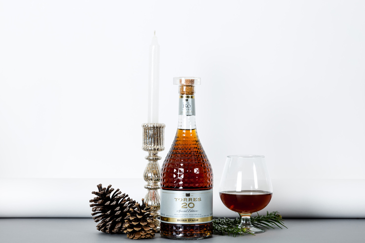 La Europea, 5 bebidas para festejar en diciembre (2016). © Chroma Inc. Fotografía: René Enriquez. Dirección de arte: Edna Pedraza